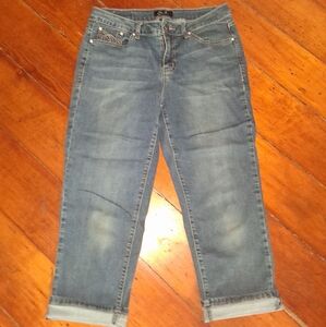 *bogo* Earl Jean Capri